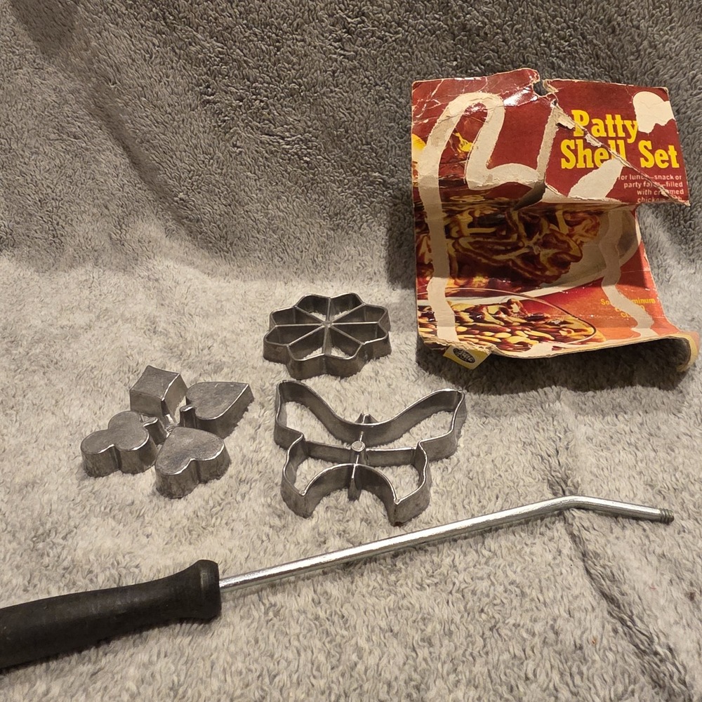 Vintage Patty‎ Shell Set Kitchen King Inc.1971 - No box- Instructions Included